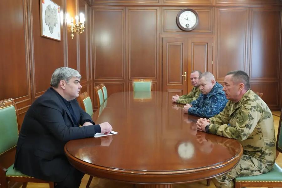 Глава КБР Казбек Коков провел рабочую встречу с командующим Северо-Кавказским ордена Жукова округом войск национальной гвардии РФ Владимиром Спиридоновым