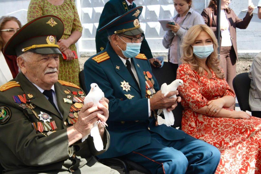 Березовую Аллею Победы посадили в одной из столичных школ