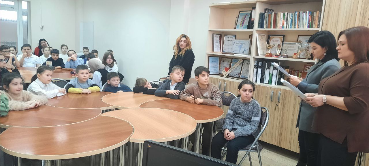 Для воспитанников ДАТ «Солнечный город» провели патриотический час «Памяти непокоренных…»
