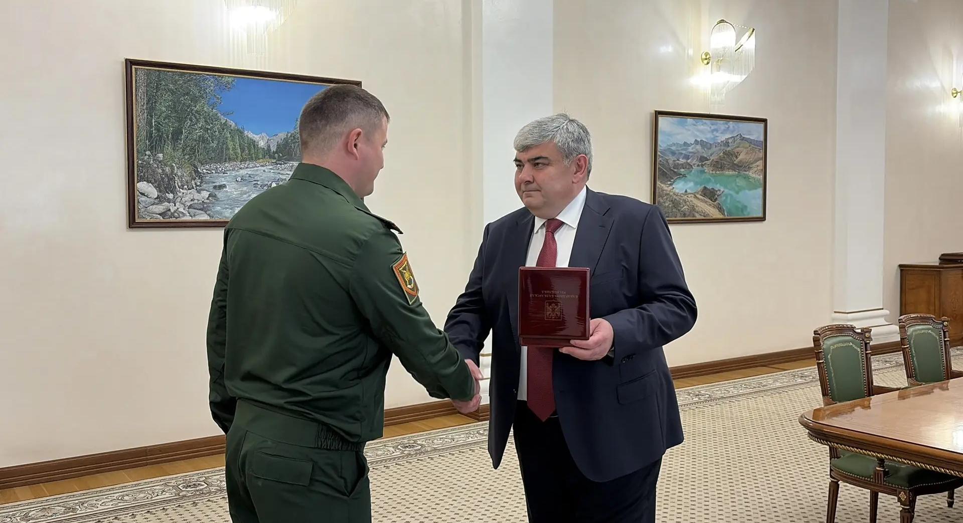 Казбек Коков вручил орден «За заслуги перед Кабардино-Балкарской Республикой» Кантемиру Боготову