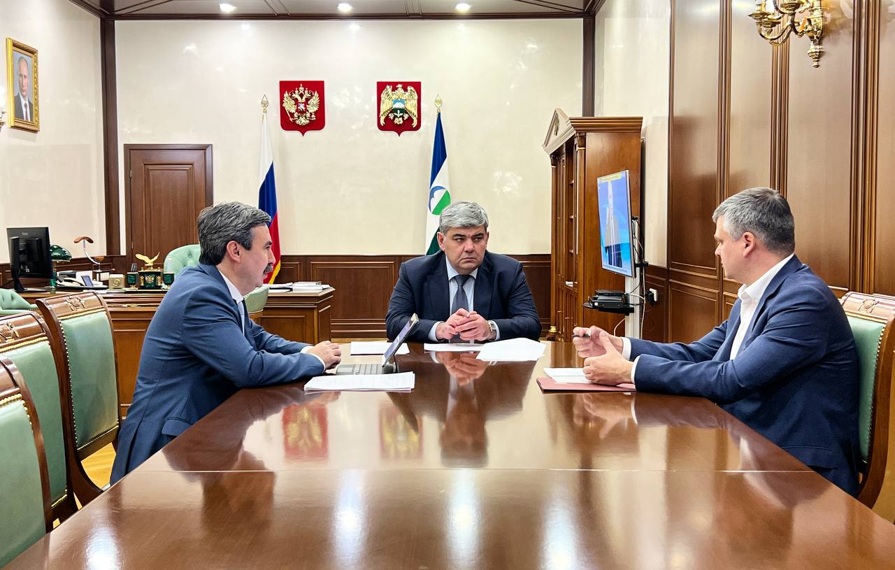 Казбек Коков провел совещание по вопросам реализации проекта «Дети Героев»