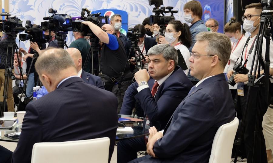ПМЭФ-2021: Глава КБР Казбек Коков принял участие в стратегической сессии «Единой России»