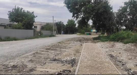 В городе Майском ведется ремонт трех улиц, ведущих к школе