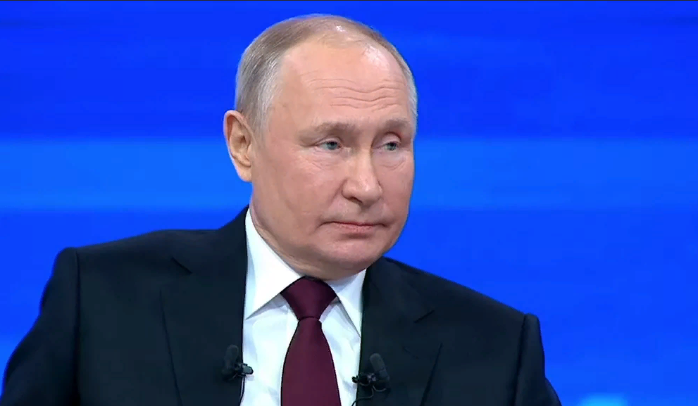 Путин потребовал обеспечить одинаковые условия для добровольцев и контрактников