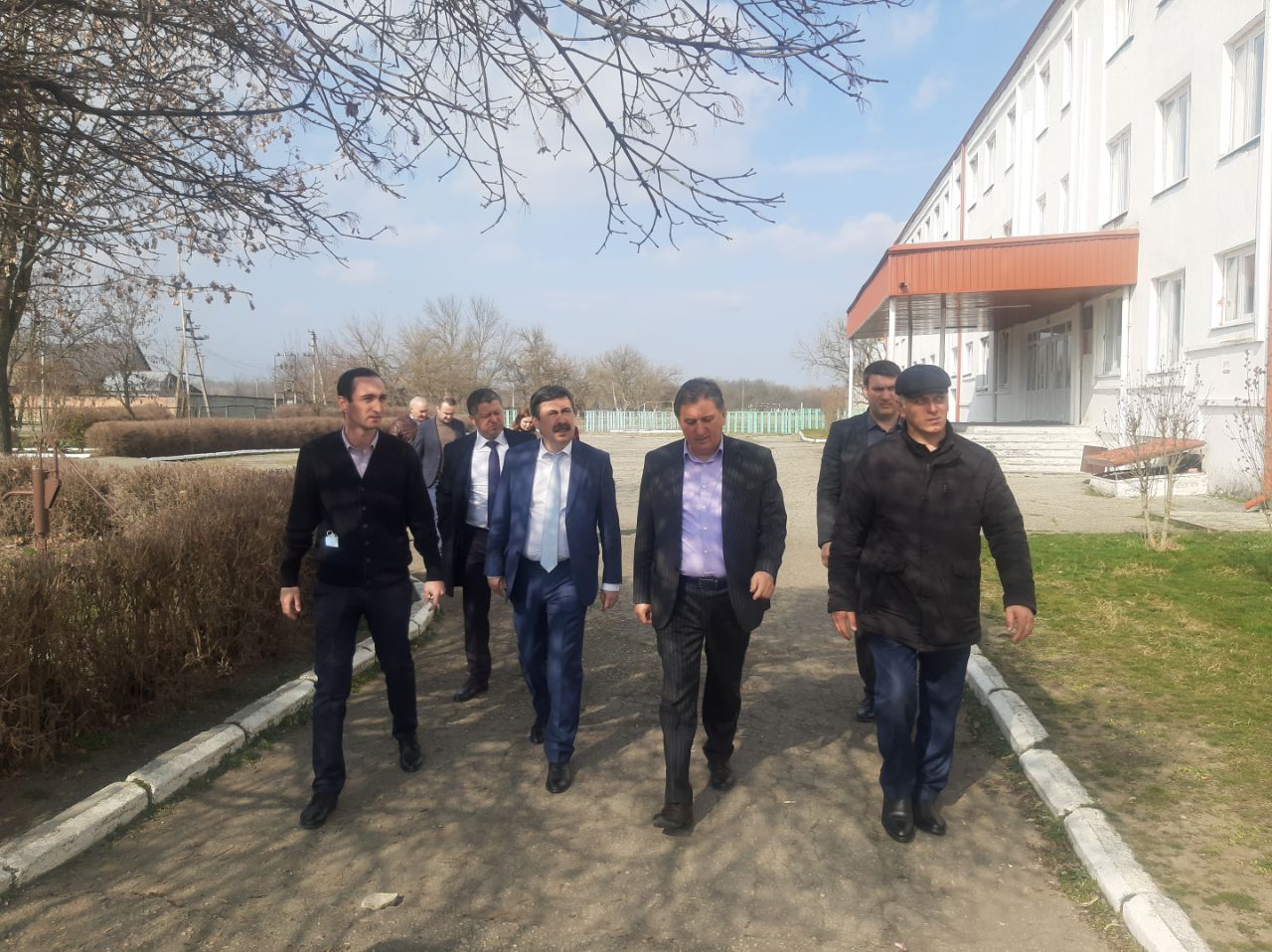 Рабочая поездка министра просвещения, науки и по делам развития молодёжи КБР Анзора Езаова в Терский район 