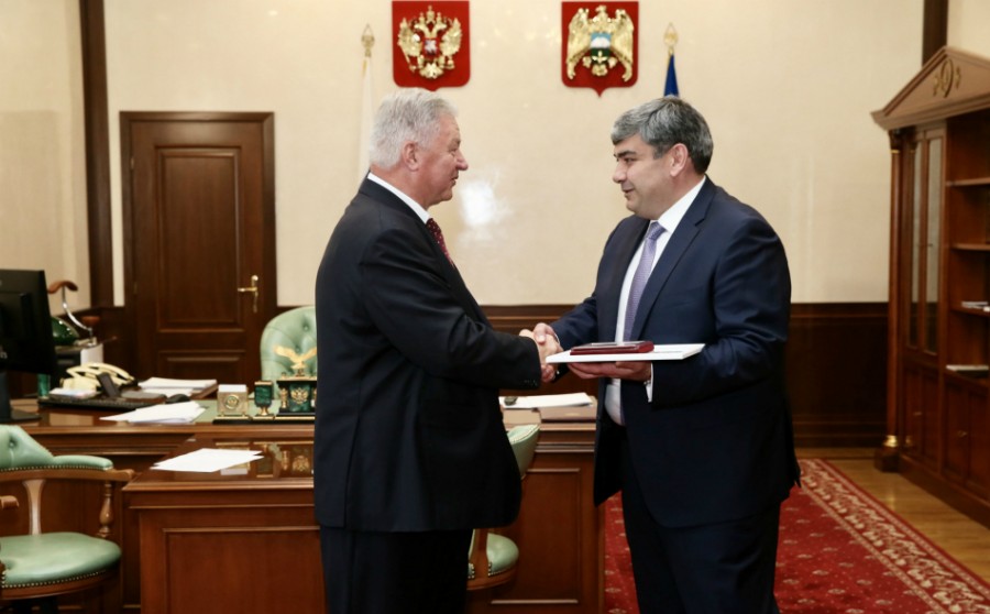 Казбек Коков провел рабочую встречу с председателем Федерации Независимых Профсоюзов России Михаилом Шмаковым