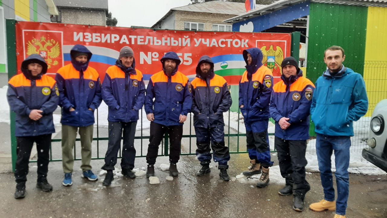  На самый высокогорный участок пришли спасатели Эльбрусского высокогорного отряда