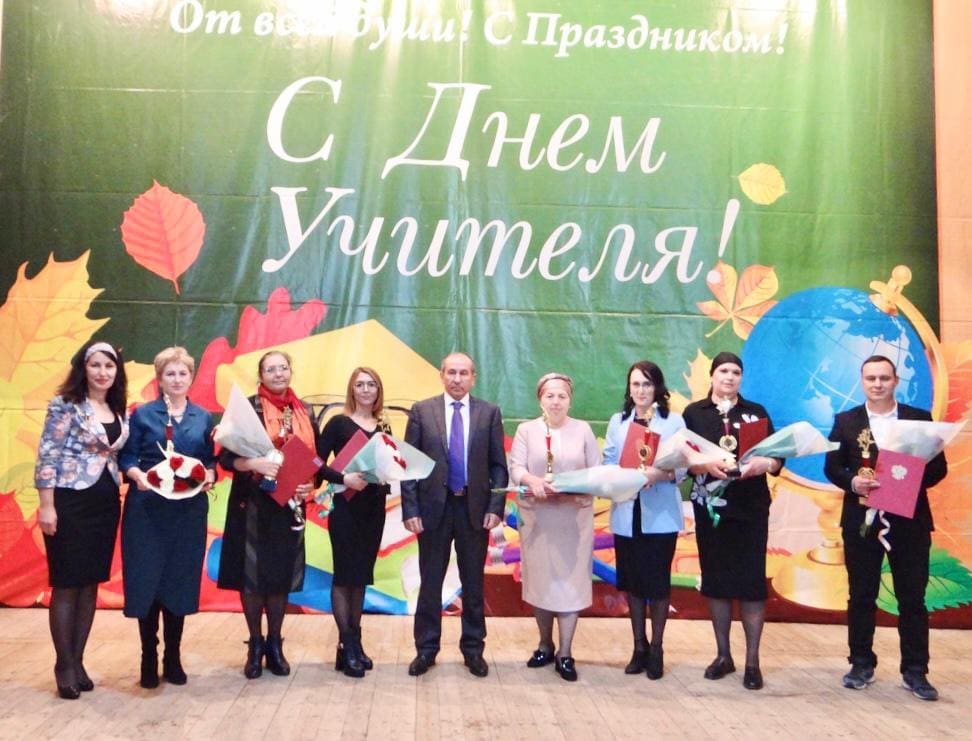 Торжественный вечер , посвящённый Дню учителя, прошёл во Дворце Культуры им.К.Кулиева .