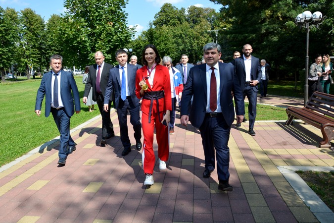 На Олимпийской аллее славы в Нальчике установлена табличка с именем Марии Ласицкене
