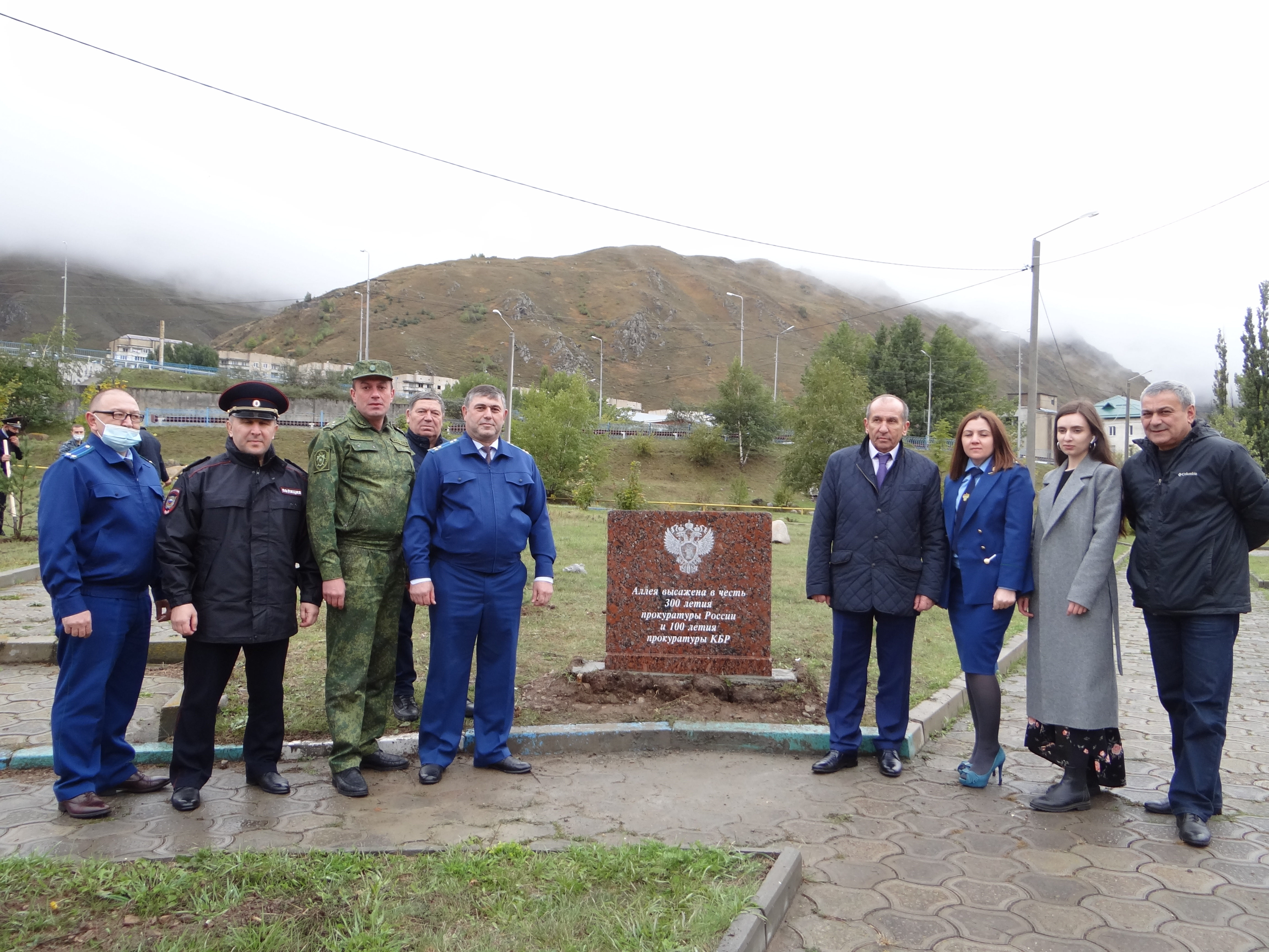 В парке "Тырныауз" торжественно открыли Аллею памяти, посвященную 300-летию прокуратуры России и 100-летию прокуратуры Кабардино-Балкарской Республики