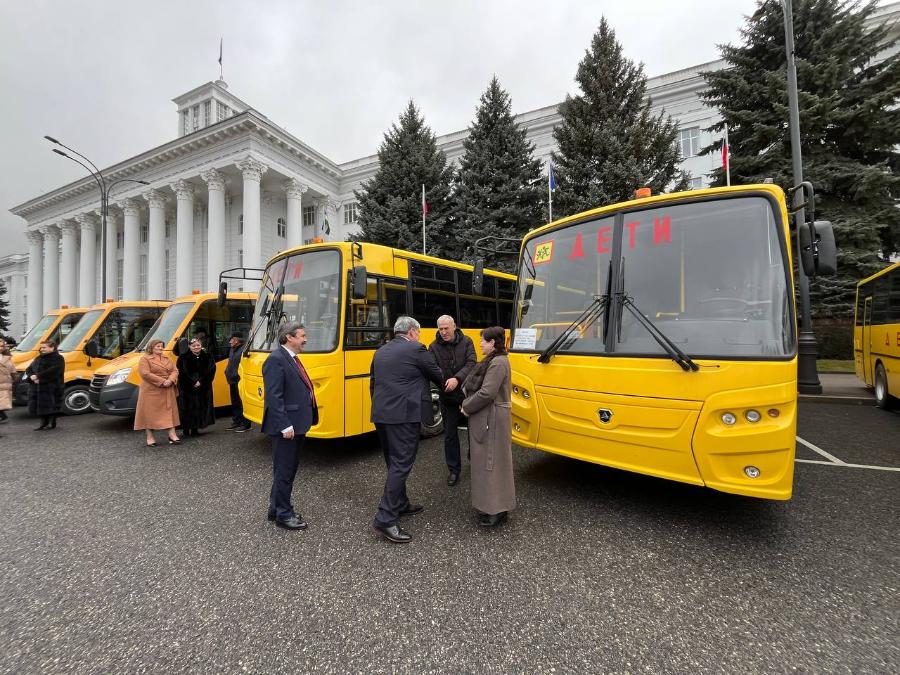 Новые автобусы переданы школам республики