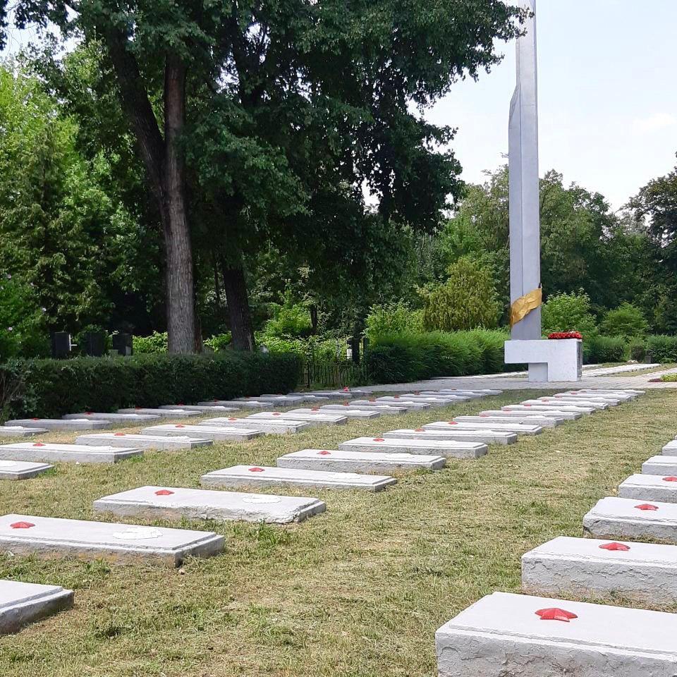 Церемония перезахоронения останков красноармейца, пропавшего в 1941 году, состоялась на гражданском кладбище