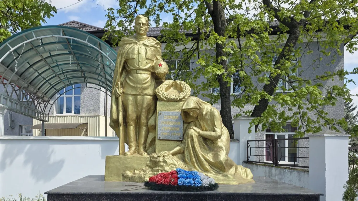 Памятники Баксана. Памятник защитникам Отечества. Братская могила. 