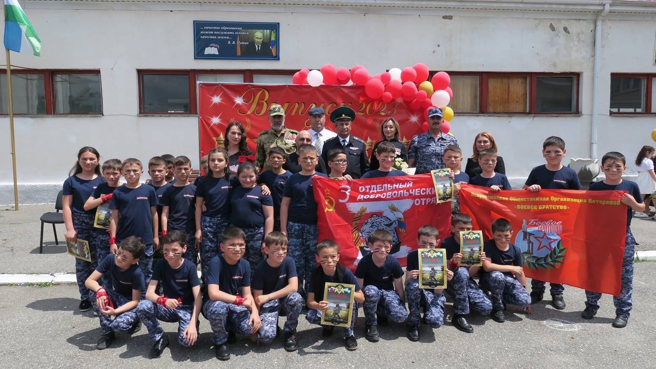 В МКОУ СОШ № 2 им.А.А. Шогенцукова прошел выпускной у кадетского класса Росгвардии
