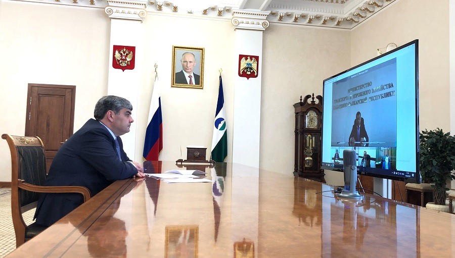 Казбек Коков провел совещание по развитию региональной дорожной сети