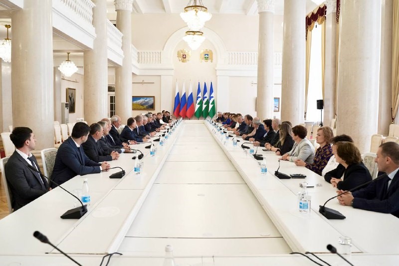 Глава КБР Казбек Коков встретился с членами избирательной комиссии