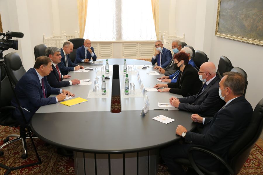Глава КБР Казбек Коков встретился с представителями  Международной Черкесской Ассоциации