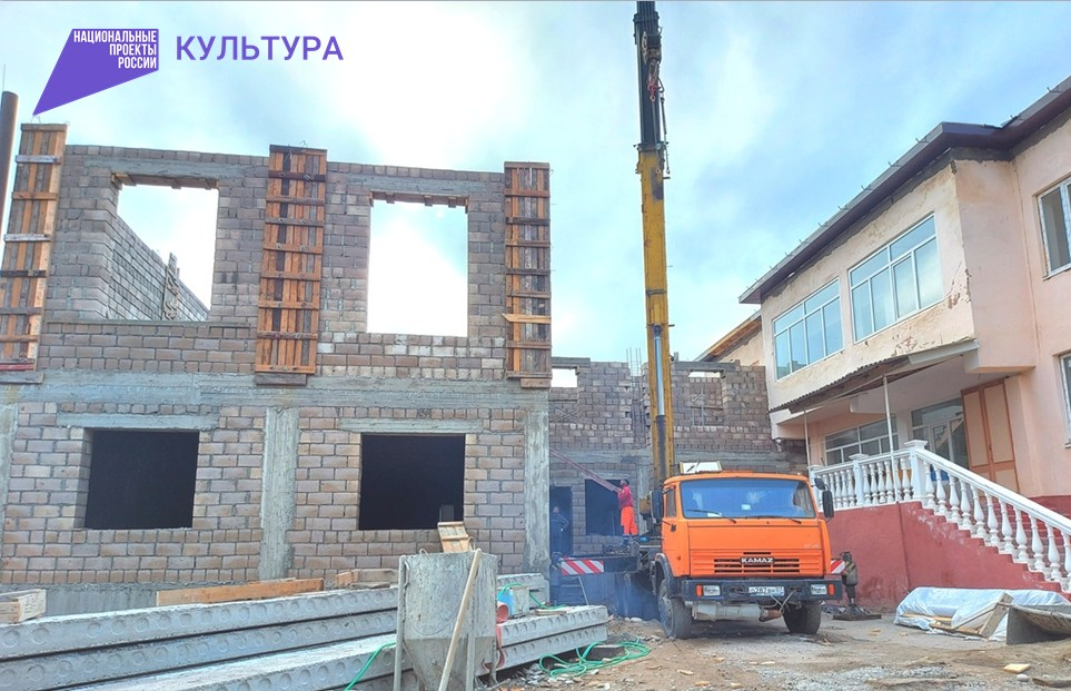 В Нижнем Куркужине идет реконструкция Детской школы искусств