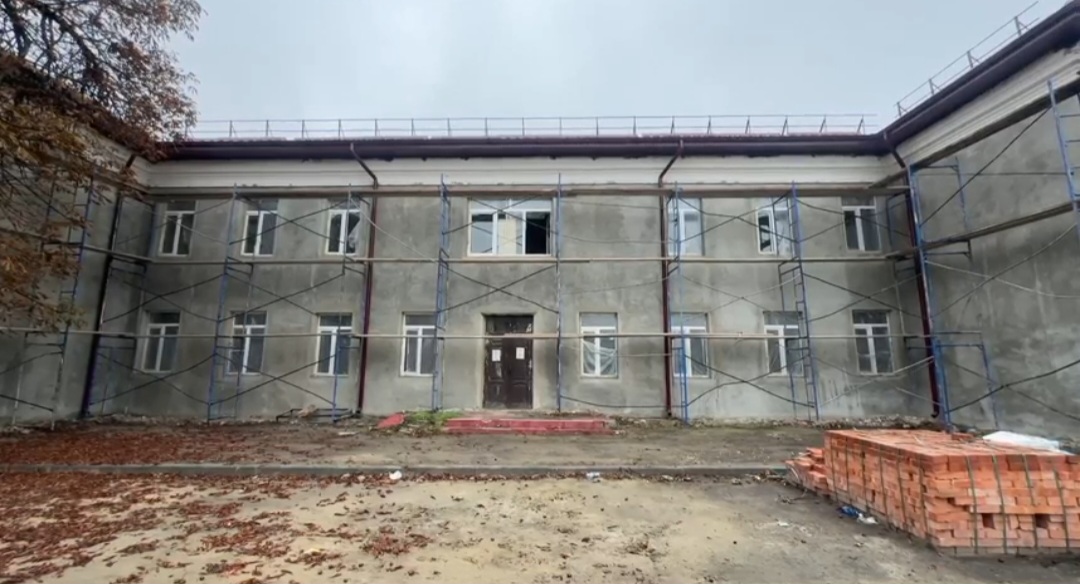 В Нарткале ремонтируют детскую поликлинику