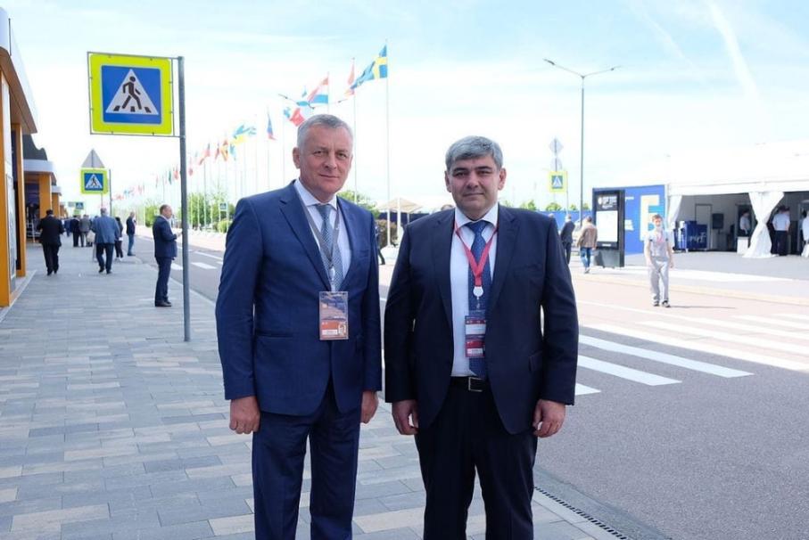 На площадке Петербургского международного экономического форума встретился с руководителем «Газпром межрегионгаз» Сергеем Густовым.