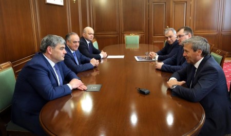 Глава КБР Казбек Коков провел рабочую встречу гендиректором АО «Военторг» Владимиром Павловым