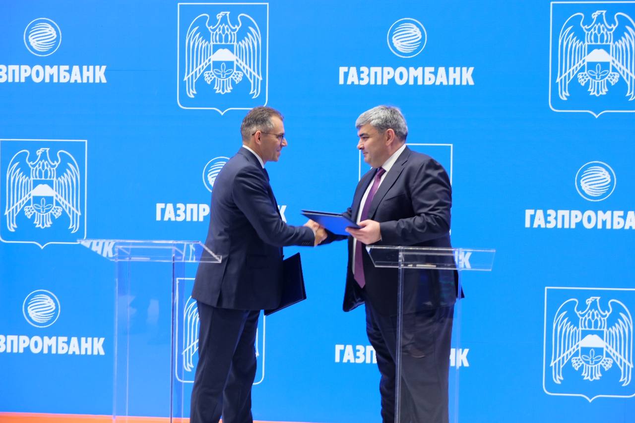 Глава КБР Казбек Коков и заместитель руководителя Газпромбанка Дмитрий Зауэрс подписали соглашение о развитии сотрудничества