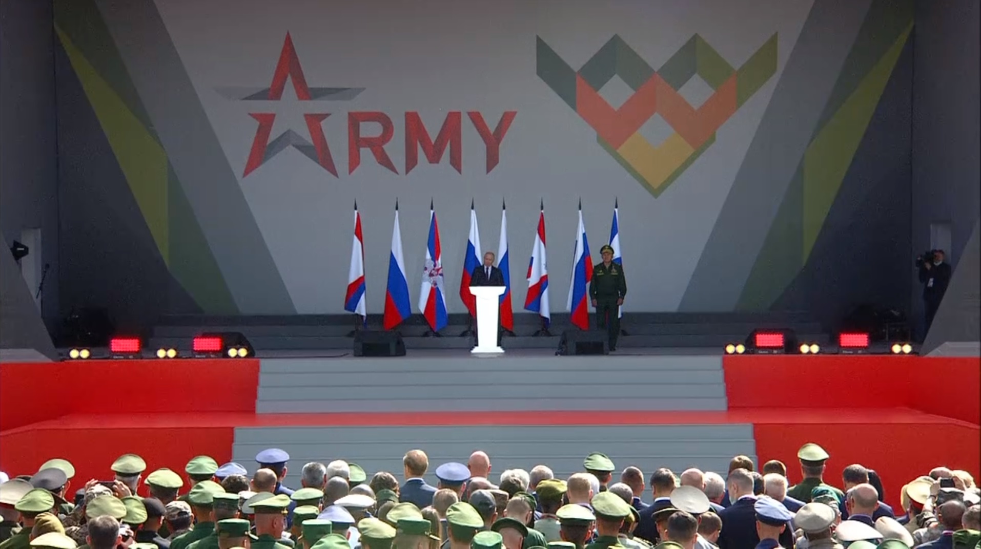 Состоялось торжественное открытие Международного военно-технического форума «Армия-2021»