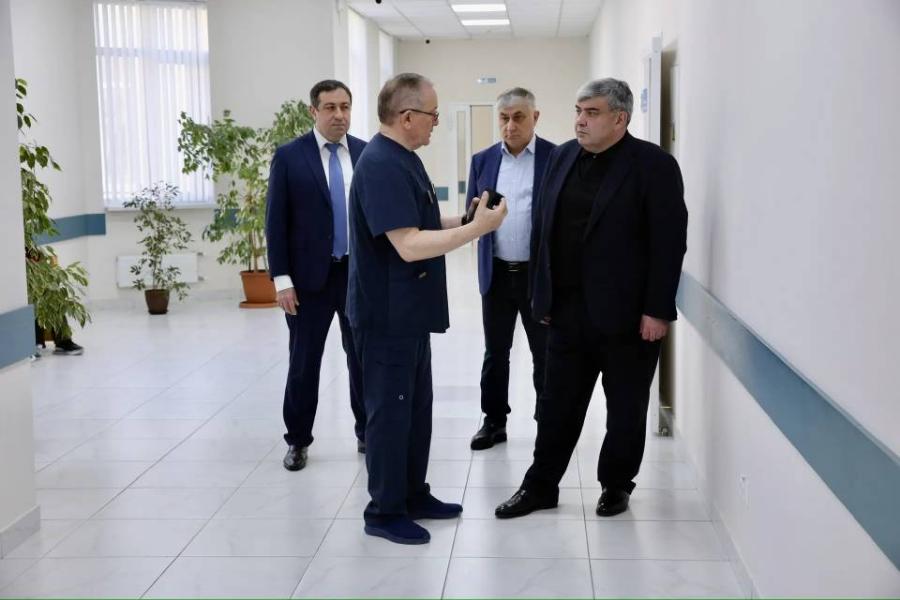 Глава КБР Казбек Коков посетил Северо-Кавказский научно-практический центр челюстно-лицевой, пластической хирургии и стоматологии