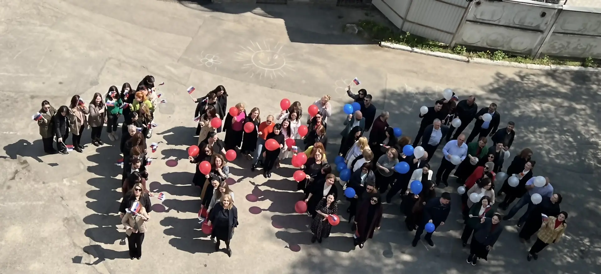 Коллектив Министерства труда и социальной защиты КБР также присоединяется к поздравлениям! Сотрудники министерства уже встретили Первомай праздничным  флешмобом.  А вам мы желаем самого главного: пусть этот день подарит отдых, тепло близких и уверенность 