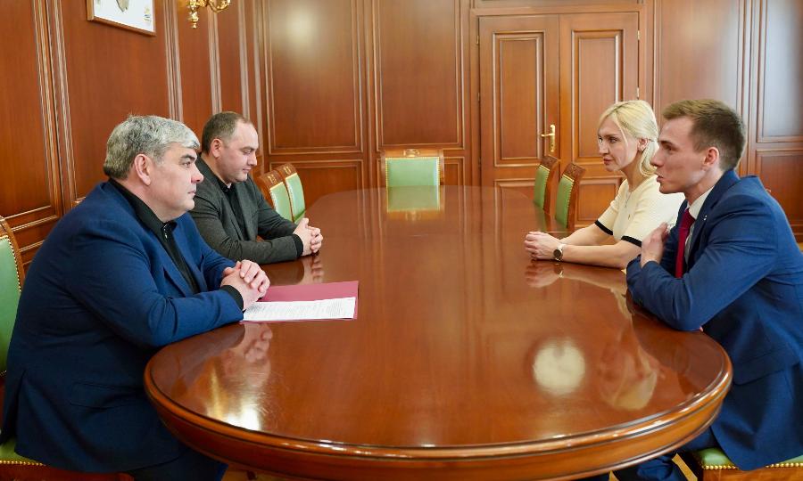 Глава КБР Казбек Коков обсудил с руководством Движения Первых и Юнармии вопросы развития молодежных общественных организаций