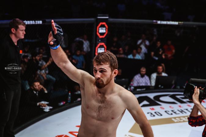 Мухамед Берхамов с досрочной победы дебютировал в Bellator