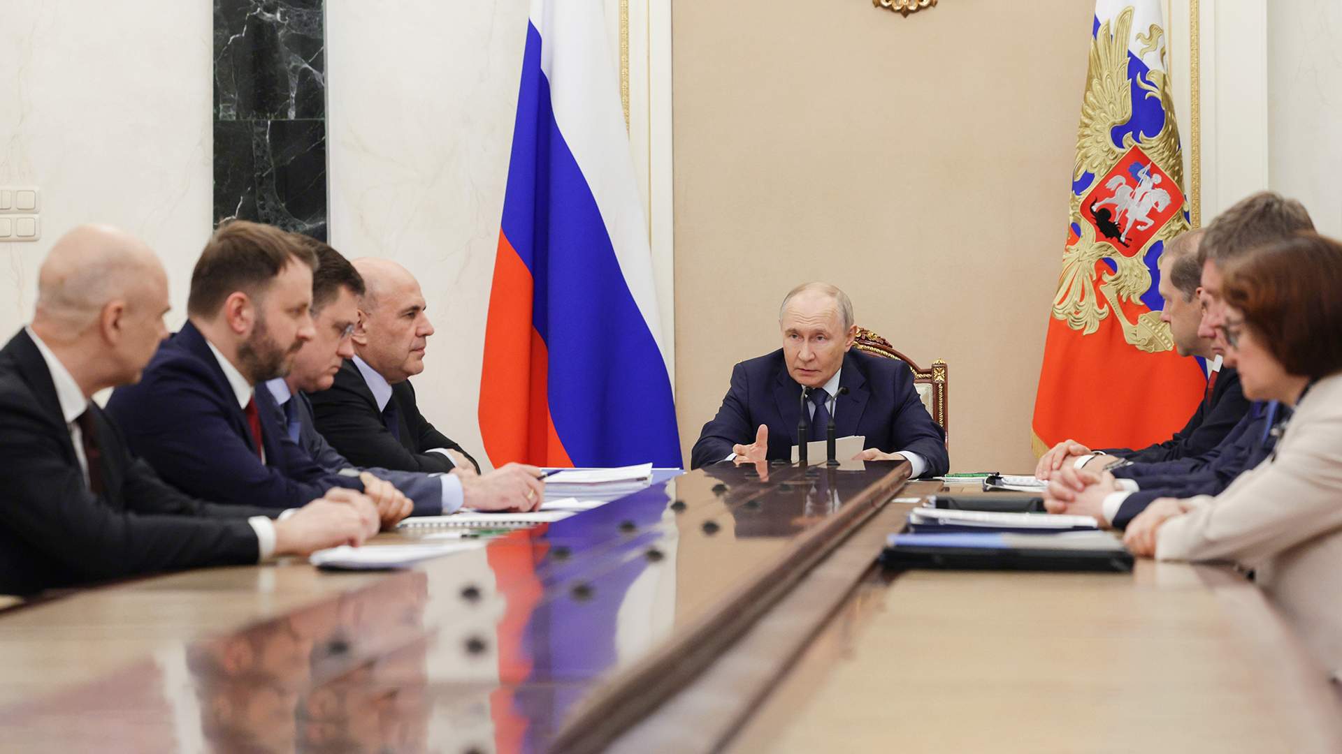 Владимир Путин обсудил на совещании дополнительные ресурсы для регионов