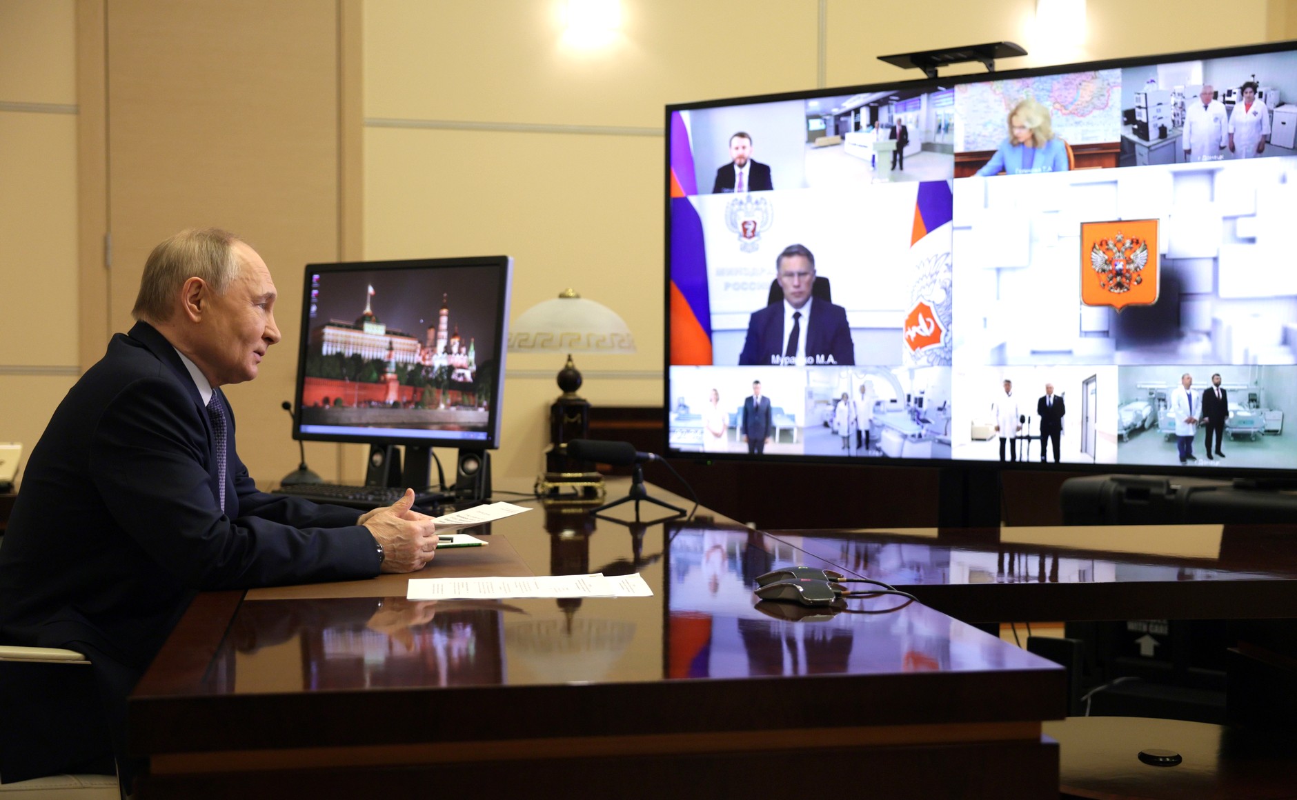 Президент России Владимир Путин ознакомился с работой новой Городской поликлиники №1 Нальчика