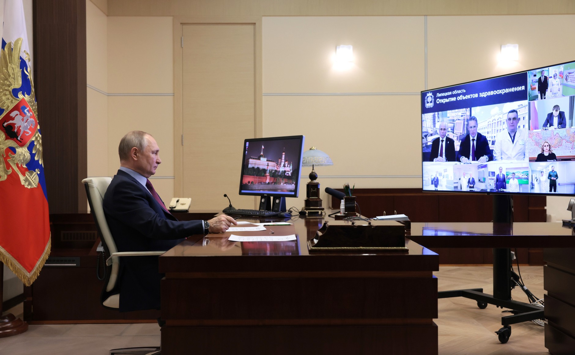 Президент РФ Владимир Путин принял участие в открытии детской поликлиники Нальчика после реконструкции