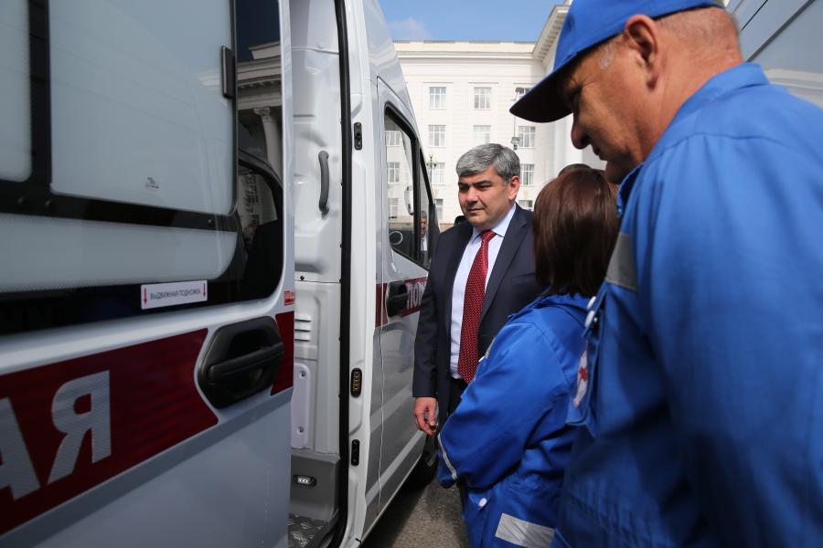 Глава КБР Казбек Коков передал медицинским учреждениям новые автомобили скорой помощи 