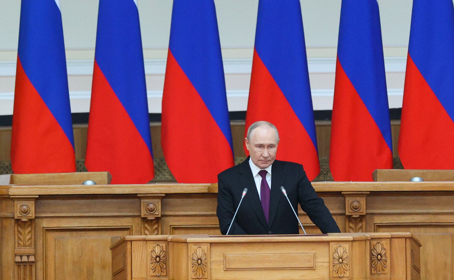 На встрече с членами Совета законодателей Президент РФ поблагодарил всех парламентариев за значимый вклад в достижение национальных целей развития