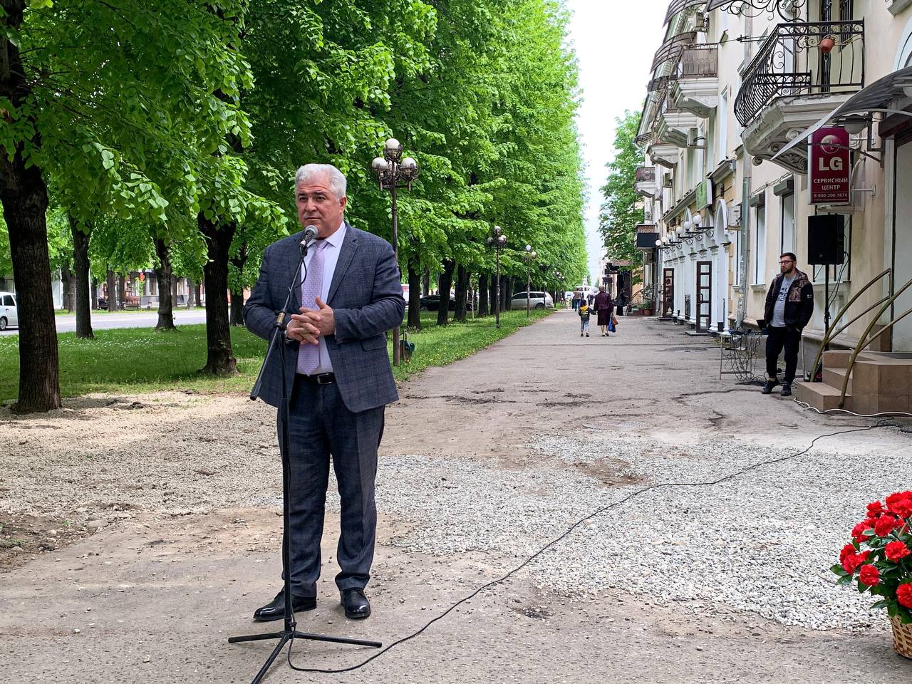 Мемориальную доску Мухадину Балову открыли на проспекте Ленина