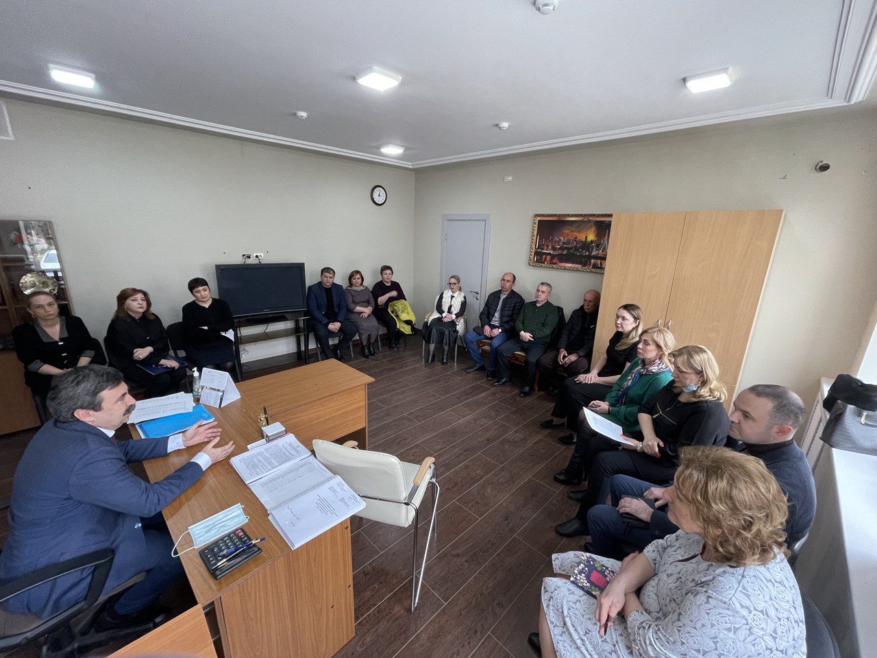 Встреча министра просвещения, науки и по делам молодёжи Кабардино-Балкарской Республики Анзор Езаова с представителями родительской общественности и педагогами «Гимназии №1»