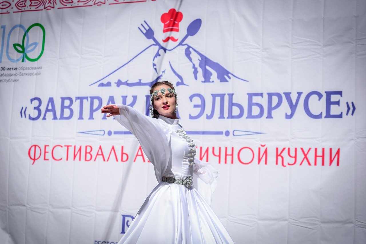 В Приэльбрусье в РГК «Рахат» состоялся открытый фестиваль - конкурс   аутентичной   кухни   «Завтрак на Эльбрусе»