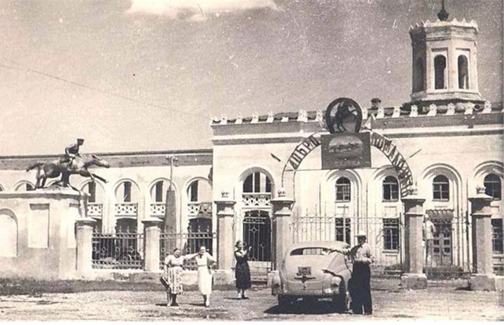 ИППОДРОМ В НАЛЬЧИКЕ: КОМСОМОЛЬСКАЯ СТРОЙКА, КОТОРАЯ ВОШЛА В ИСТОРИЮ