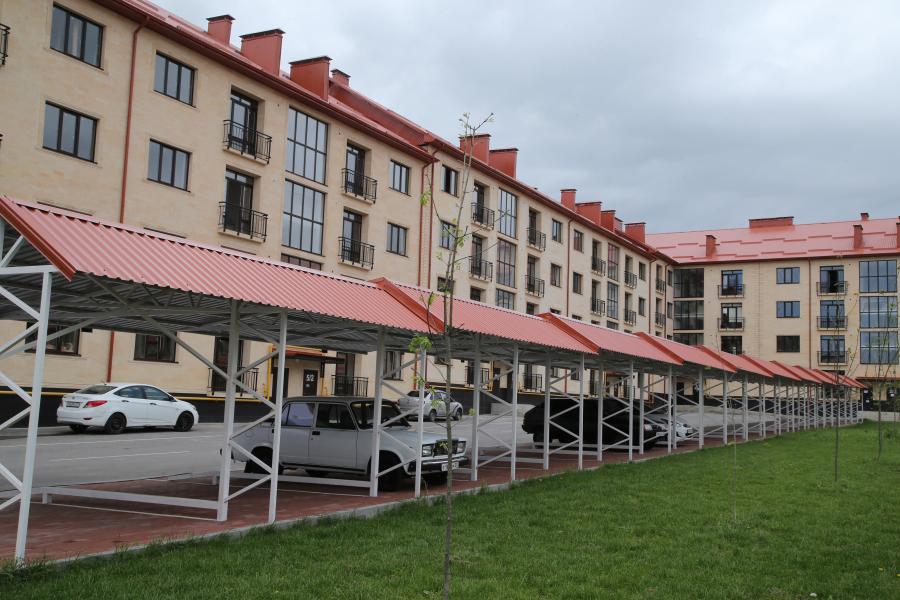 В Кабардино-Балкарии первые 80 семей, проживавших в общежитиях, получили ключи от новых квартир