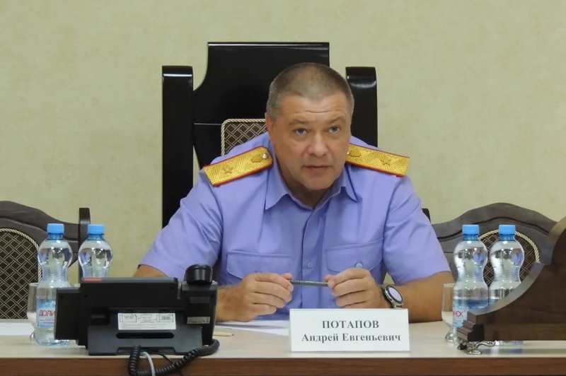 Руководитель следственного управления СК РФ по КБР провел выездной прием граждан в администрации Зольского района.